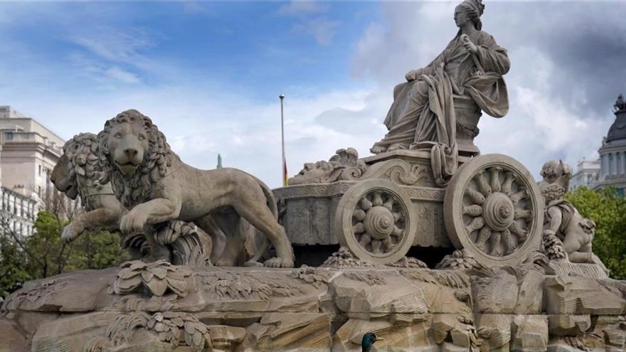 Una imagen de la madrileña fuente de la Cibeles, en pleno confinamiento.