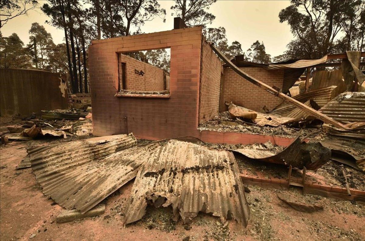 Restos de una casa calcinada cerca de Batemans Bay, en Nueva Gales del Sur.