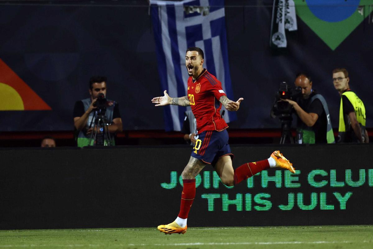 Enschede (Netherlands), 15/06/2023.- Joselu of Spain celebrates the 2-1 during the UEFA Nations League semi-final match between Spain and Italy at Stadion De Grolsch Veste in Enschede, Netherlands, 15 June 2023. (Italia, Países Bajos; Holanda, España) EFE/EPA/MAURICE VAN STEEN