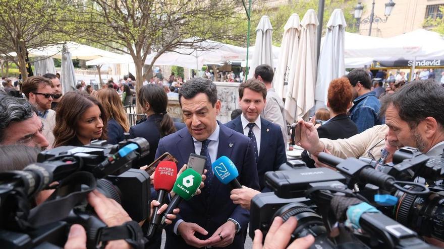 Juanma Moreno se muestra confiado en que se localice a los responsables de los insultos xenófobos del partido España-Egipto