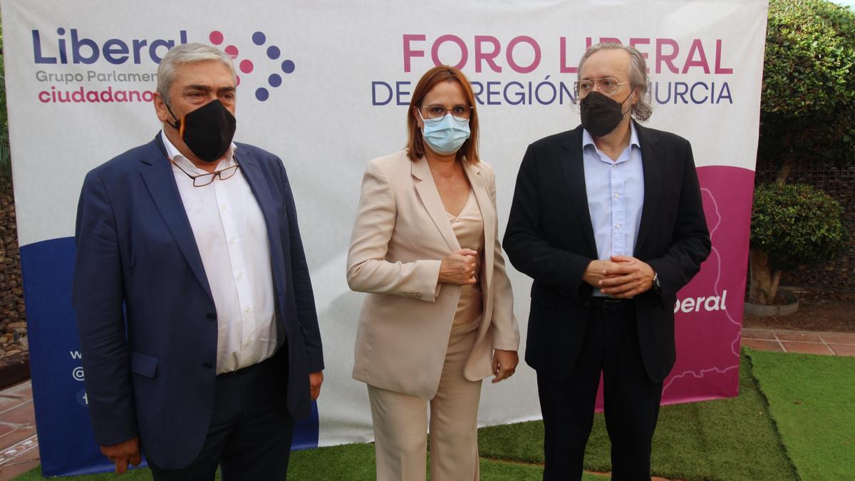 Francisco Álvarez, Isabel Franco y Juna Carlos Girauta en el I Foro Liberal organizado por los diputados expulsados de Ciudadanos