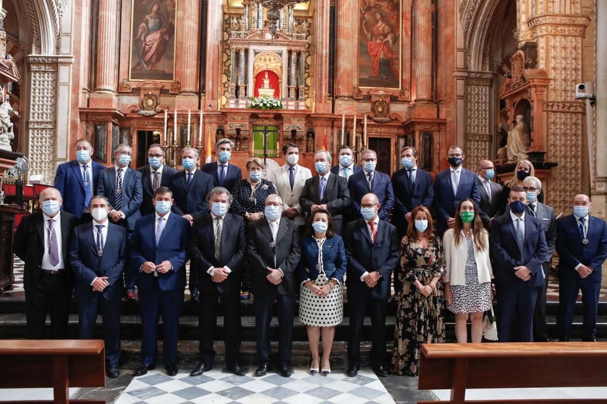 Olga Caballero y la junta directiva de la Agrupación de Cofradías toman posesión en la Catedral