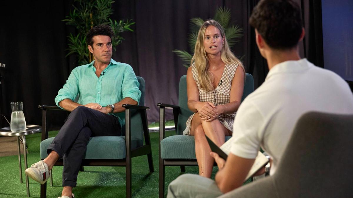 Drink Home Ibiza atendiendo a SPORT