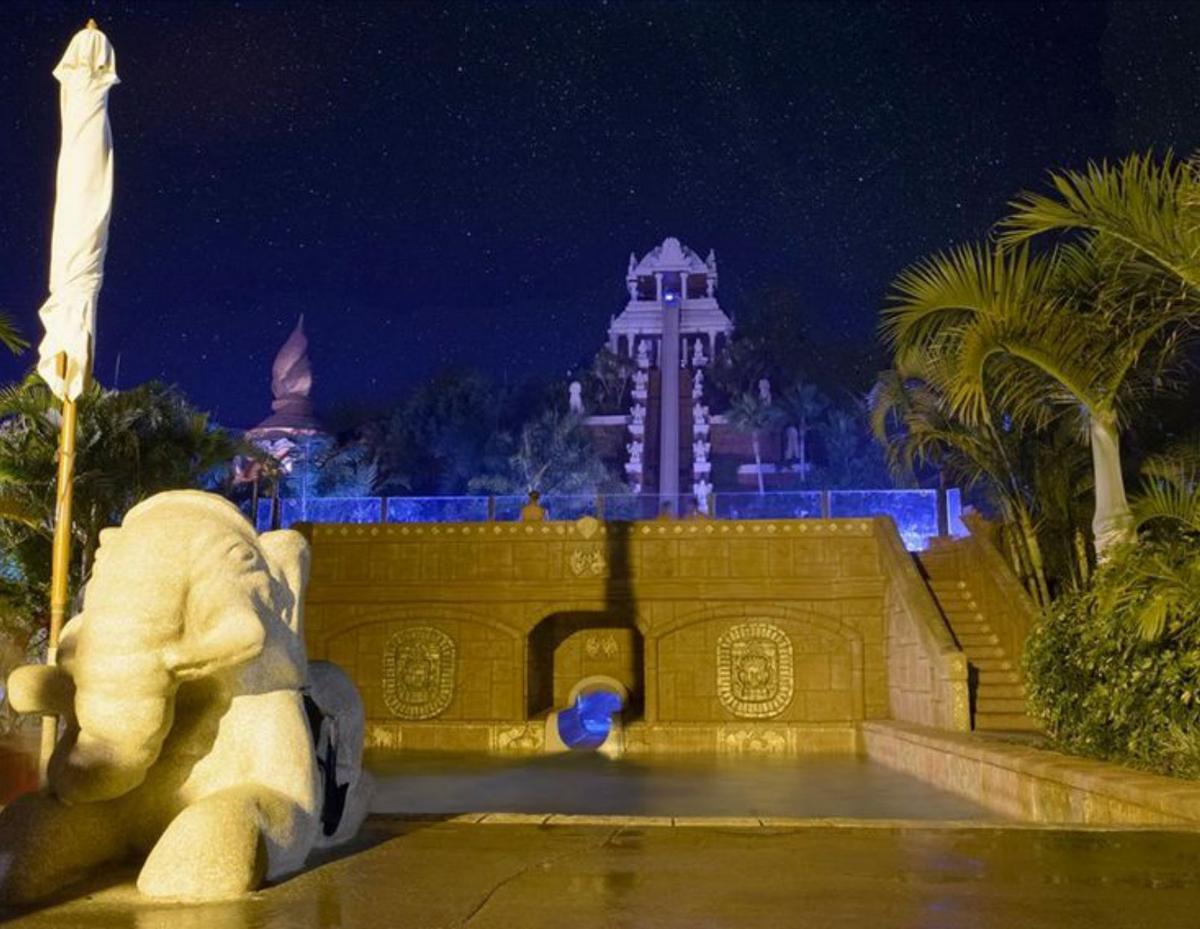 Siam Park activa la diversión nocturna con su espectáculo veraniego ‘Siam night’