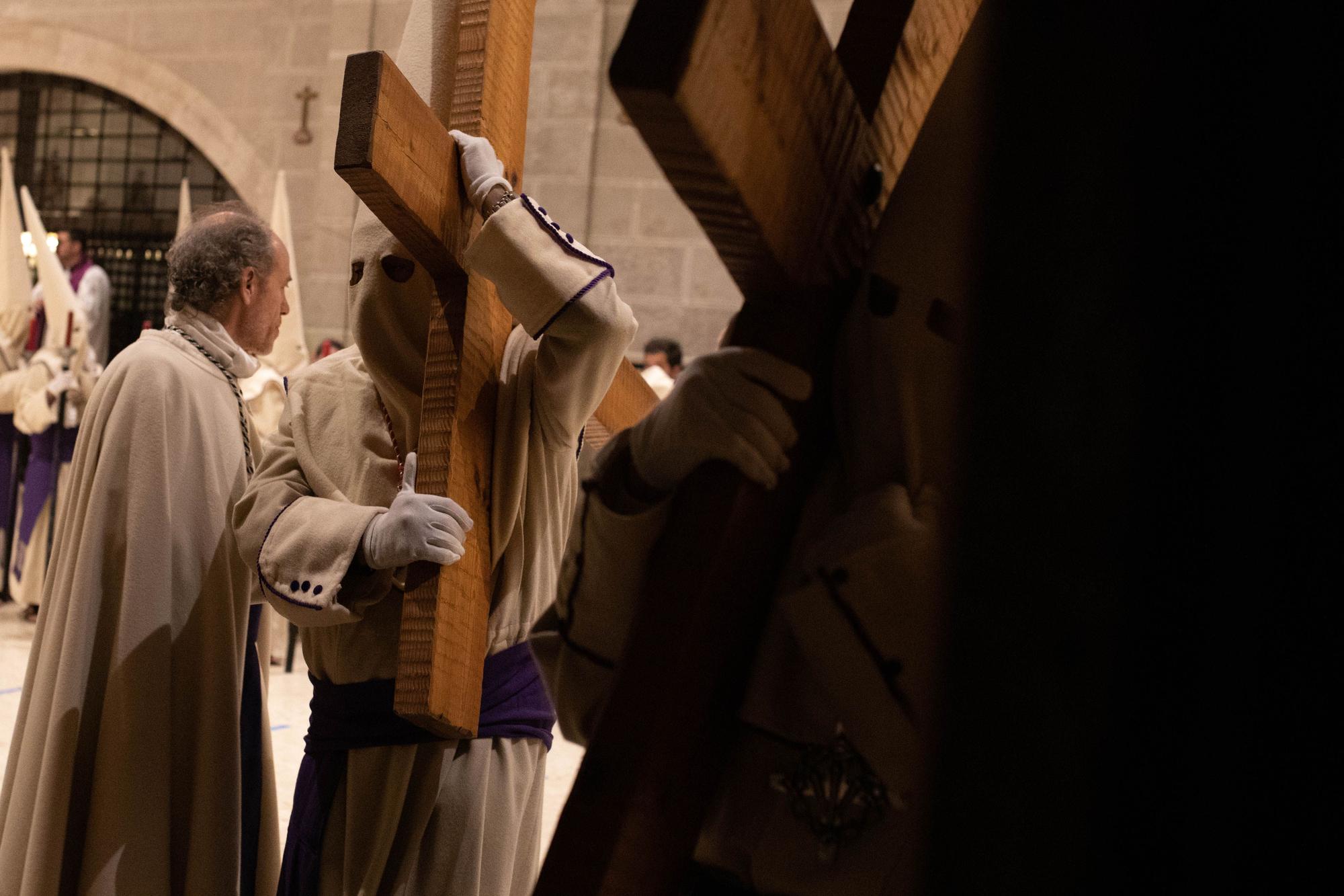 GALERIA | La procesión de Jesús Yacente en imágenes