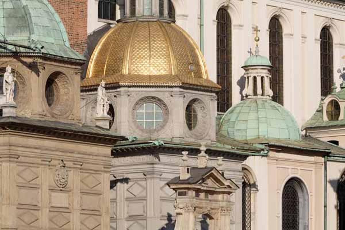 Cúpulas doradas y verdes de la Capilla de Segismundo en la Catedral Wawal Cúpulas doradas y verdes de la Capilla de Segismundo en la Catedral Wawal
