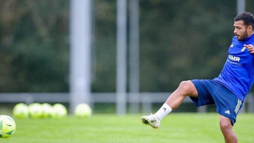 Nahuel, en un entrenamiento con el club carbayón