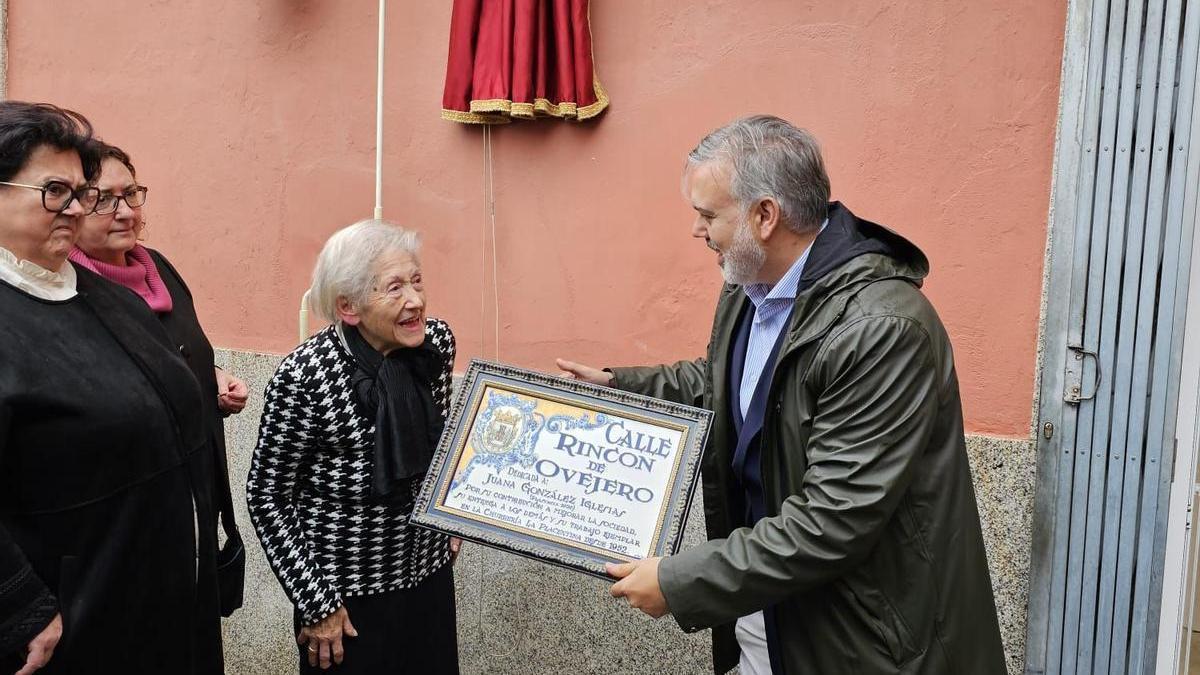Las mujeres de la churrería placentina dicen adiós, tras 73 años de trabajo.