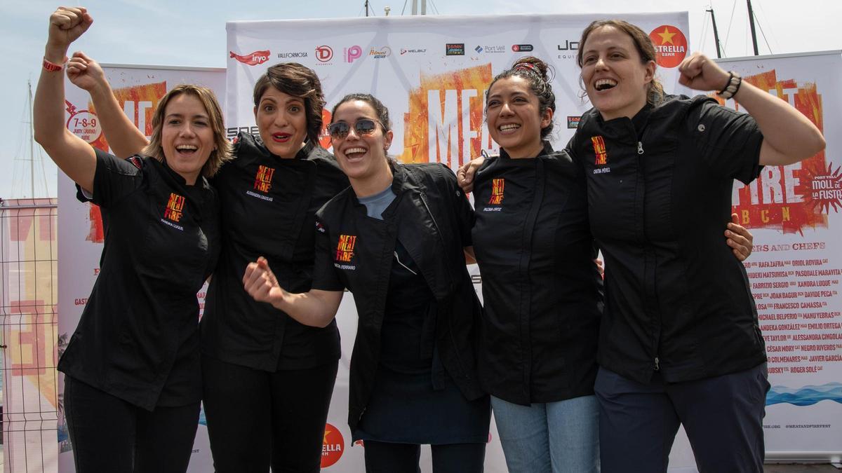 Las parrilleras Xandra Luque, Alessandra Cingolani, Mecha Ferraro, Paloma Ortiz y Cristina Pérez, este viernes en el festival Meat &amp; Fire.
