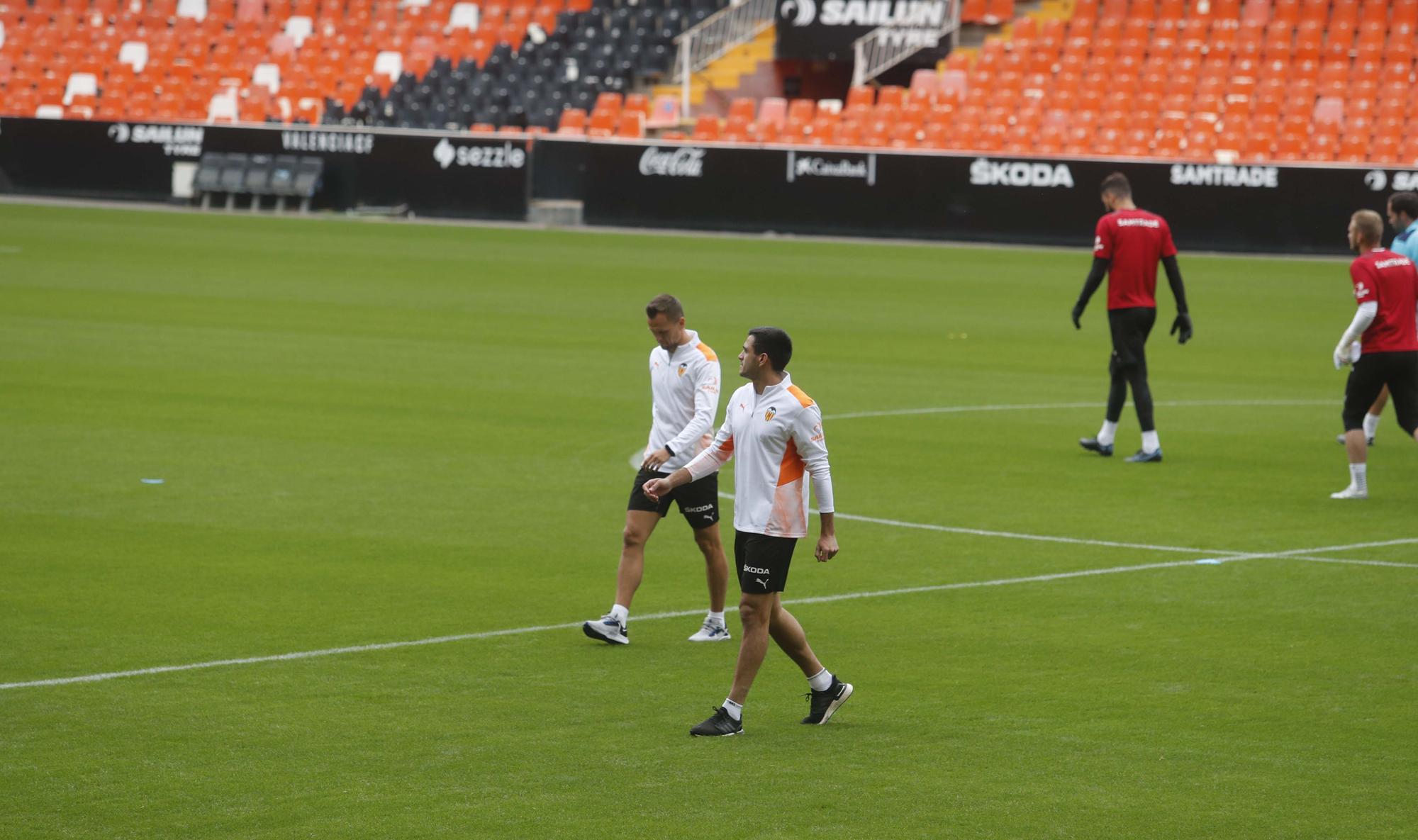 El Valencia entrena en Mestalla antes del partido frente al Villarreal