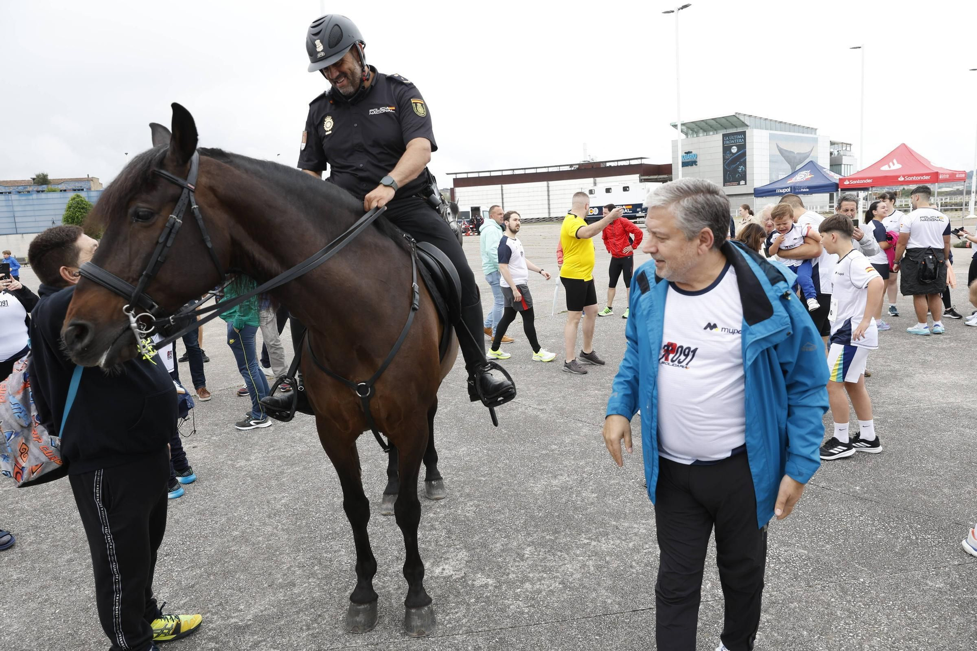 En imágenes: Gijón se vuelca con la "Ruta 091" de la Policía Nacional