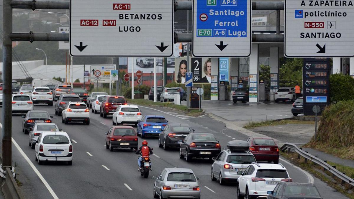 Vehículos a la salida de la ciudad de A Coruña.   | // ARCAY / ROLLER AGENCIA