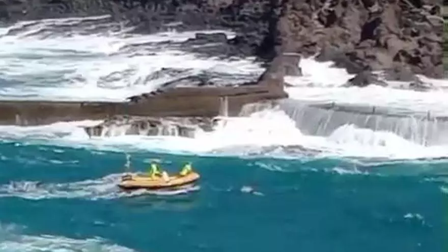 Fallece un bañista tras ser rescatado del mar en Tenerife