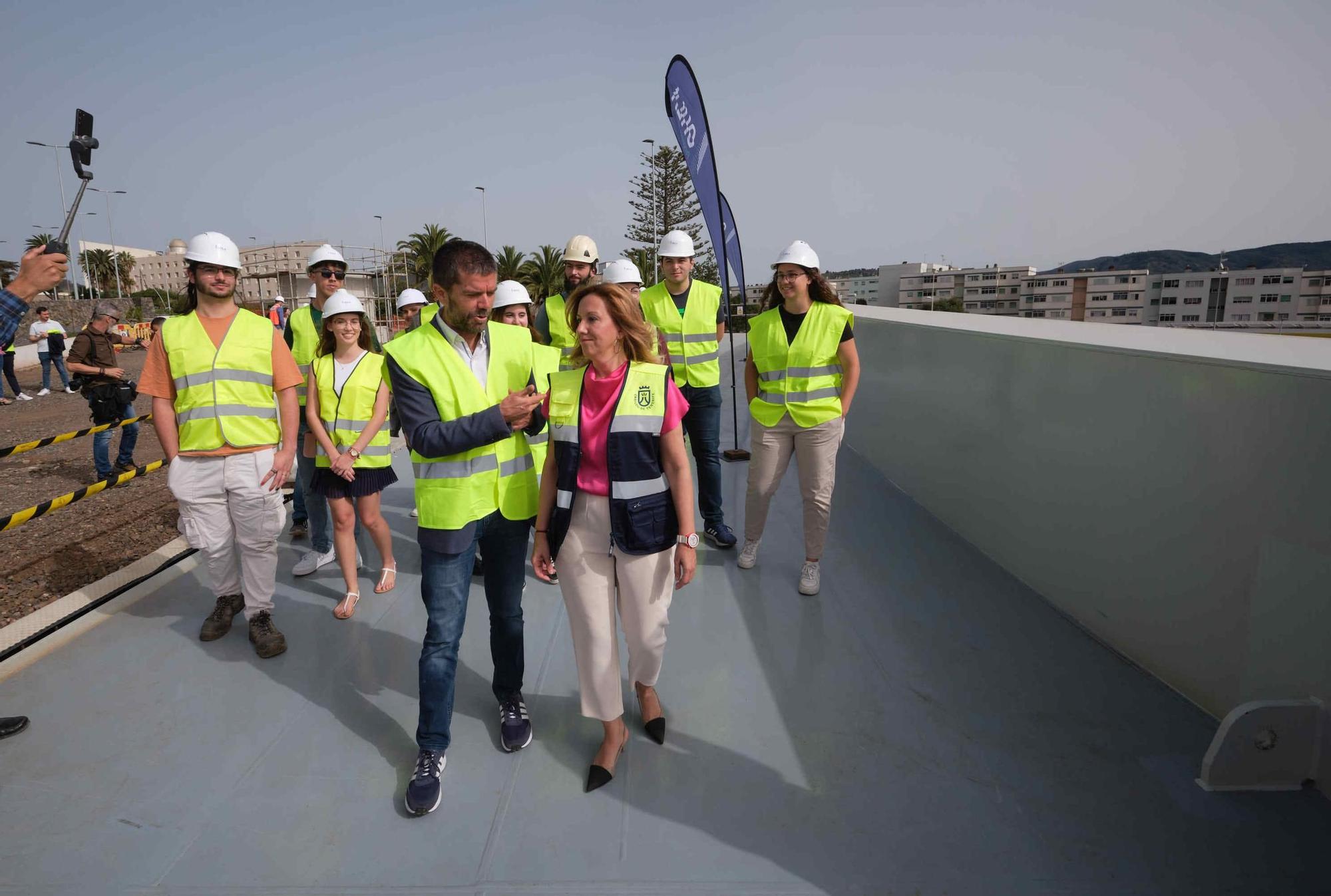 Visita a las obras de colocación de la super pasarela de La Laguna