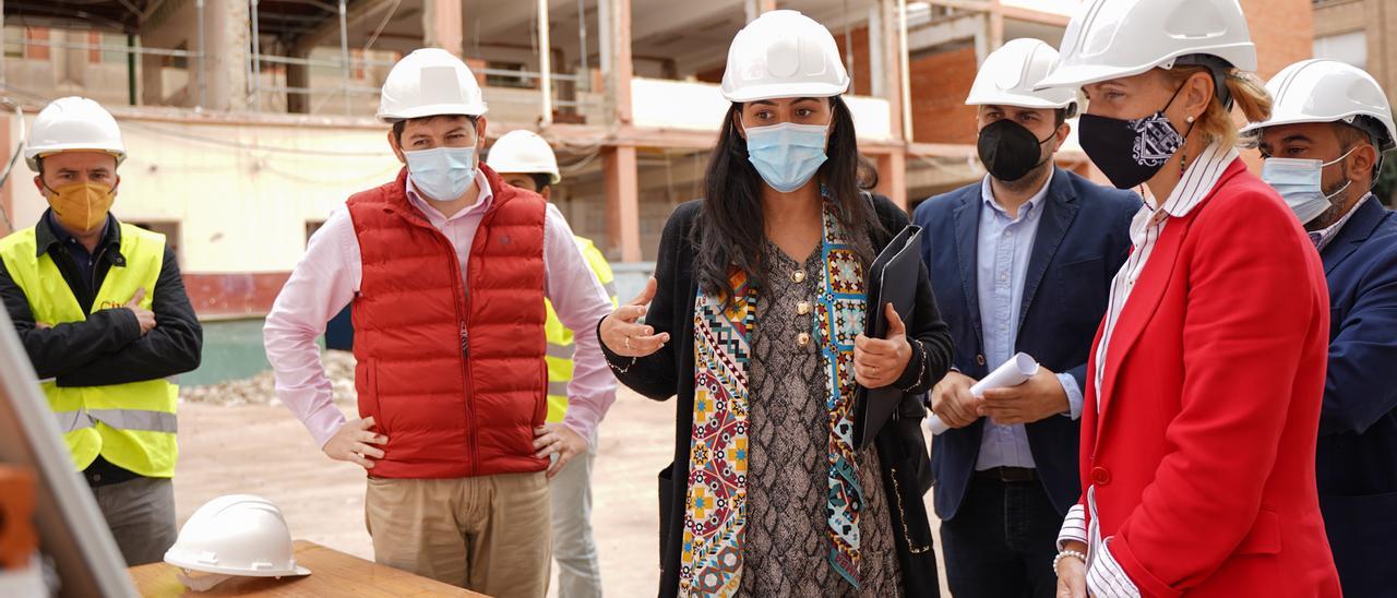 Marco visitó las obras de remodelación del CEIP Herrero.