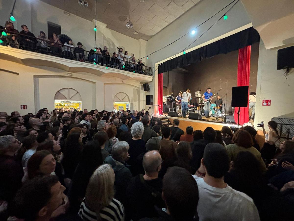 El concert de La Ludwig Band a la sala la Fraternal.
