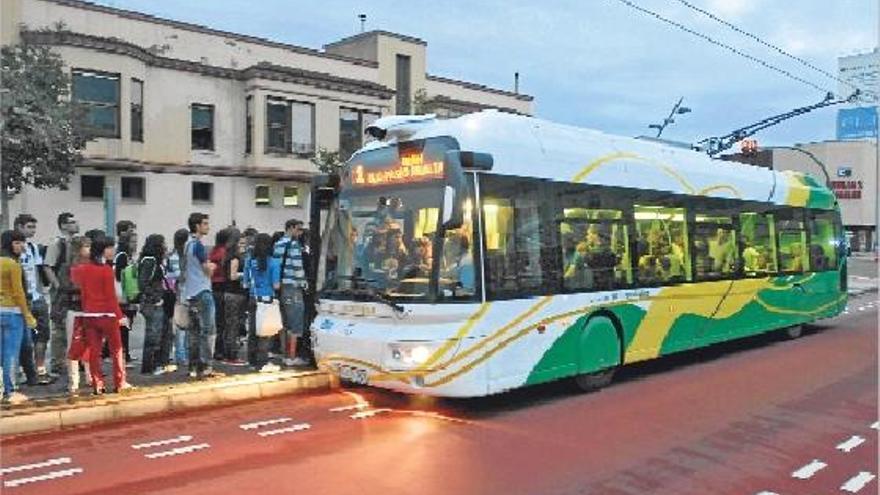 Un bus guiado en el tramo de la UJI-Ribalta, el único trazado puesto en marcha por el Consell en seis años.