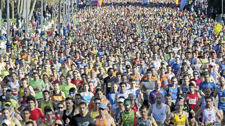 Un momento de la salida de la carrera de la pasada edición. // Marta G. Brea