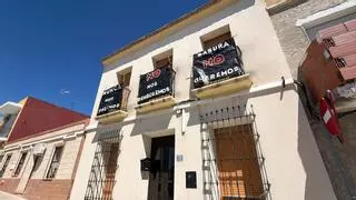 "San Isidro Labrador, protégenos de la basura y la corrupción": Torremendo amanece engalanado contra la planta comarcal de basuras