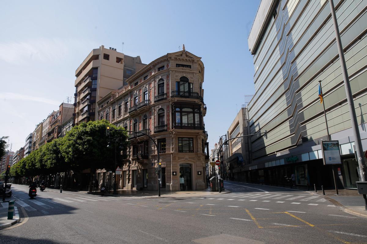 La calle Colón dejó de ser el punto neurálgico de compras por el cierre de comercios no esenciales