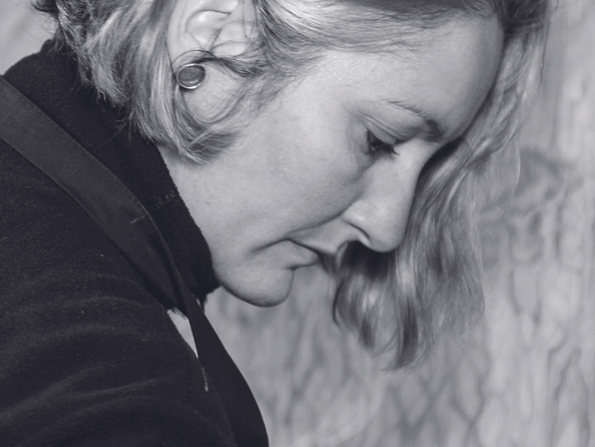 Romanie, hija de padre catalán y madre inglesa, ha empleado siempre la pintura como su lenguaje de expresión.