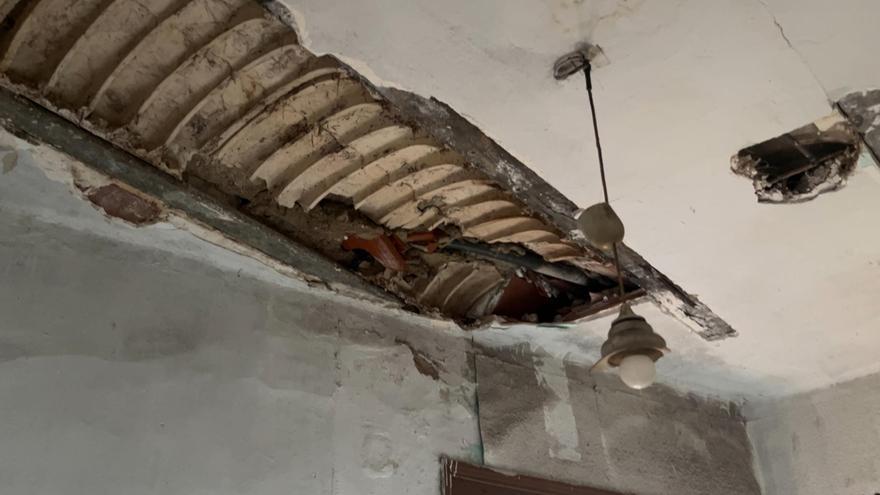 Desallotgen un edifici de Llagostera pel despreniment d&#039;un tros de sostre a la segona planta