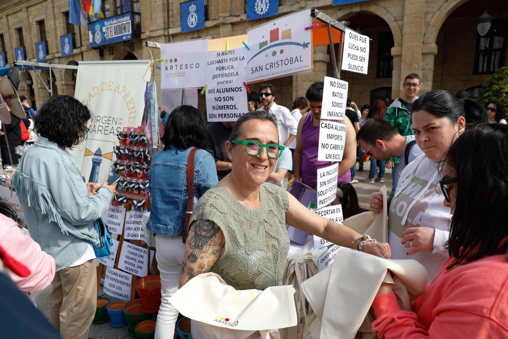 EN IMAGENES: El mercado de cooperativas escolares en Avilés
