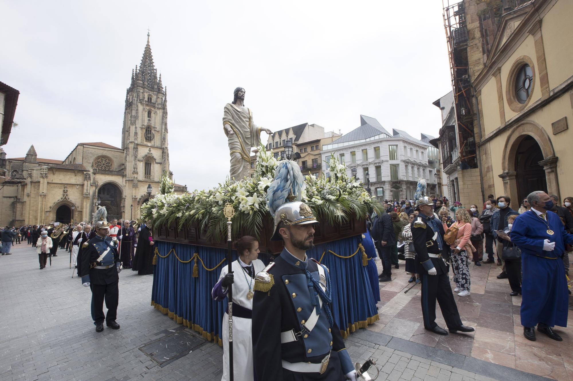 EN IMÁGENES: Así fue la misa de resurreción y proceción del Resucitado en Oviedo