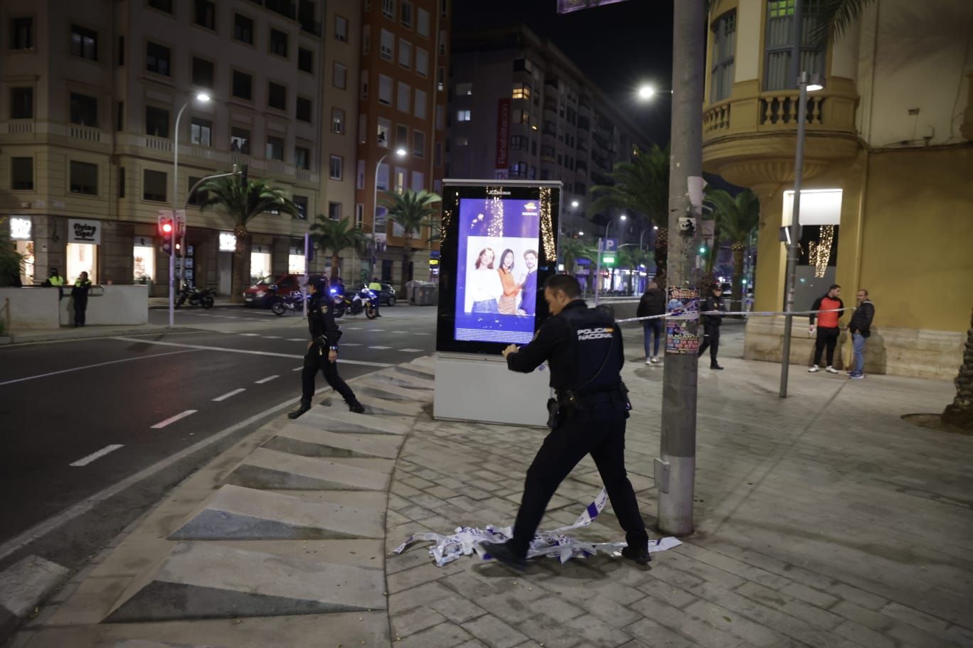 La Policía acordona la avenida de la Estación de Alicante tras aparecer un maletín sospechoso
