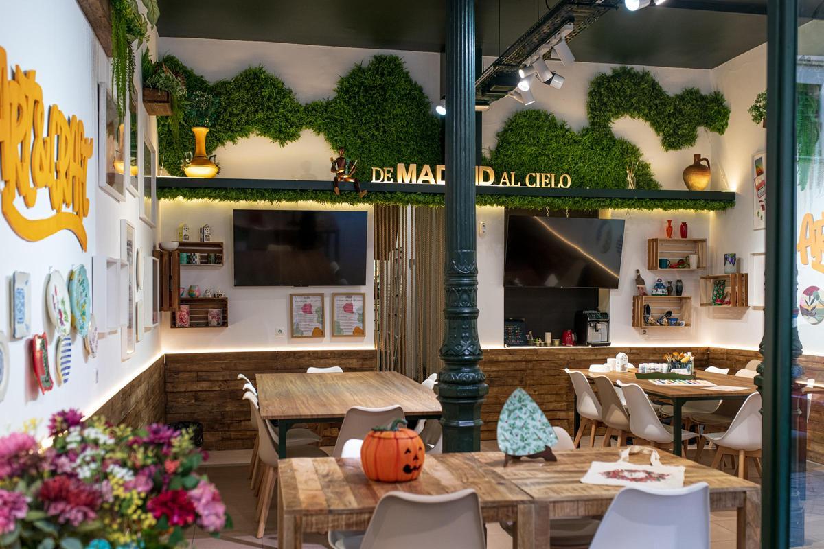 Craft&amp;Go propone el plan más artesanal del Orgullo: pintar un abanico arcoíris.