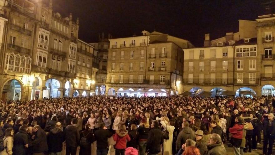 La concentración tuvo lugar esta tarde en la Praza Maior.