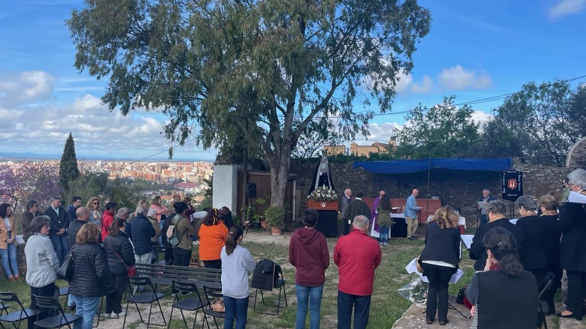 La eucaristía en la romeria del Calvario, este domingo.