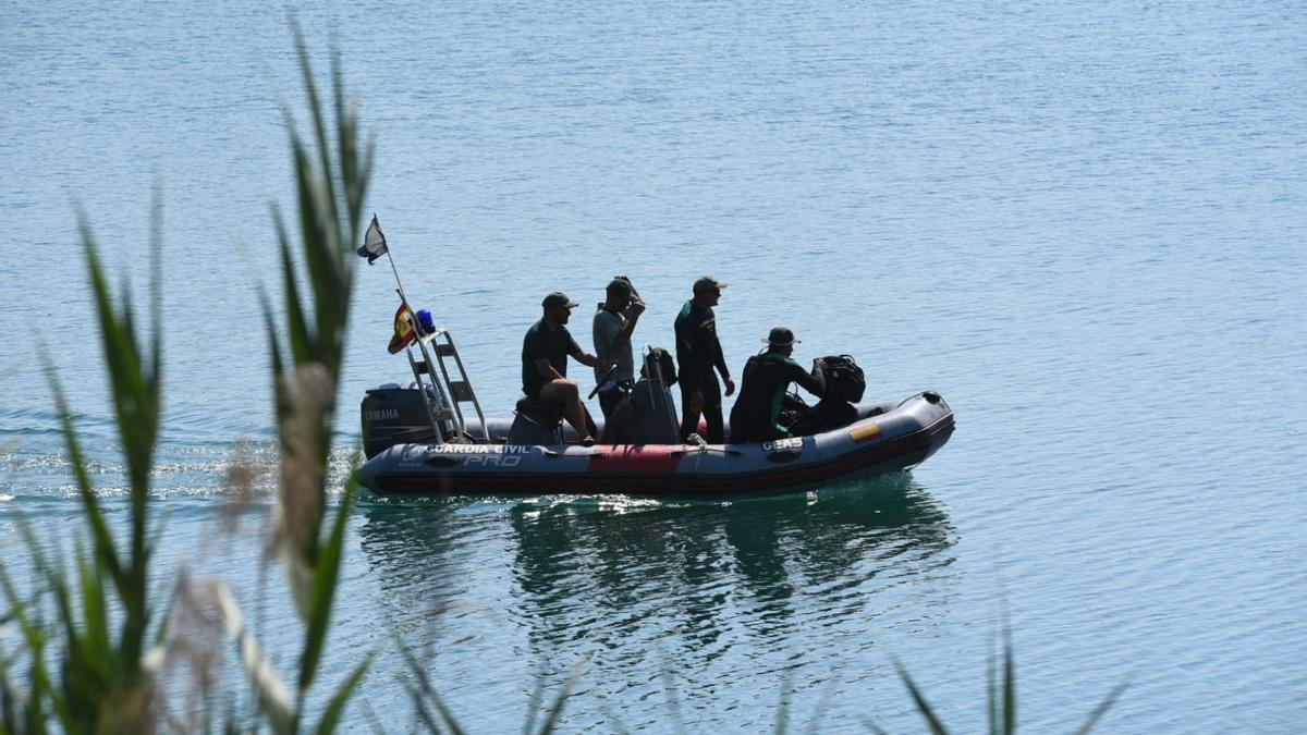 Se intensifica la búsqueda del joven desaparecido en el Lago Azul