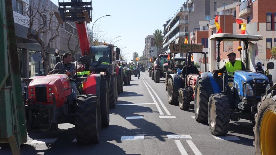 Vídeo: Los tractores paralizan el Grau