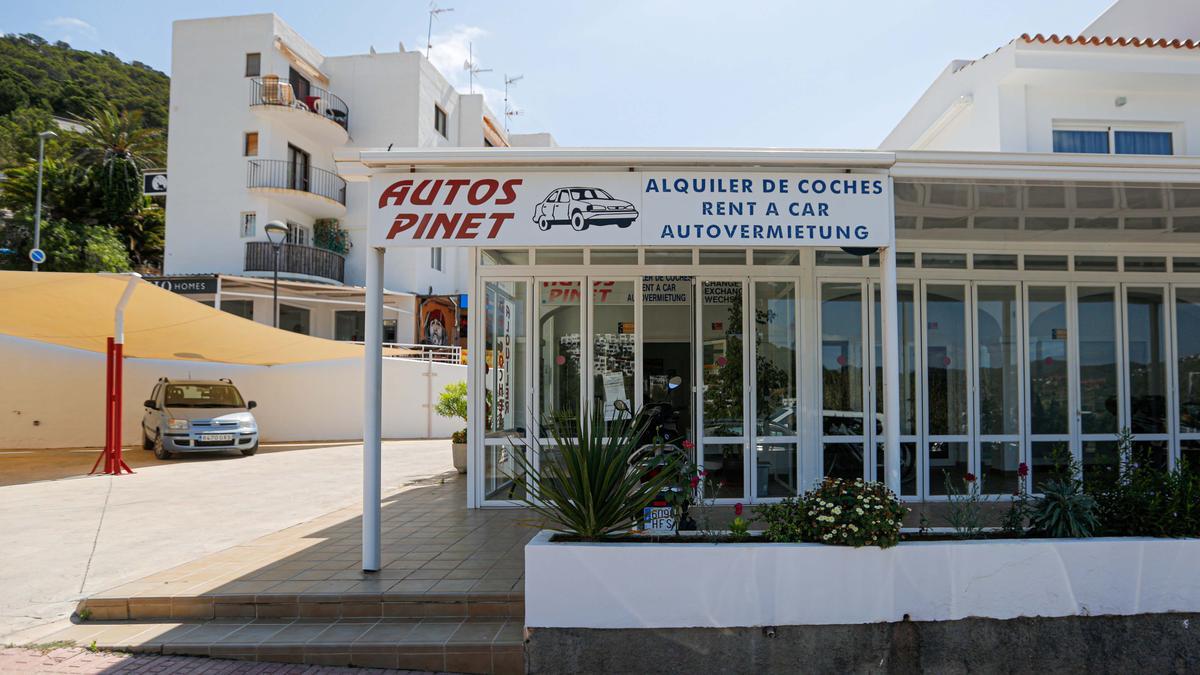 Cala Llonga sale del letargo