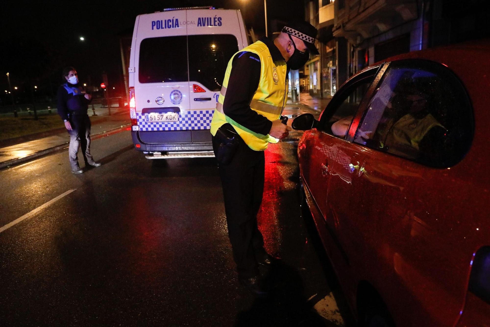 Patrullaje con la Policía Local de Avilés en la primera noche del estado de alarma