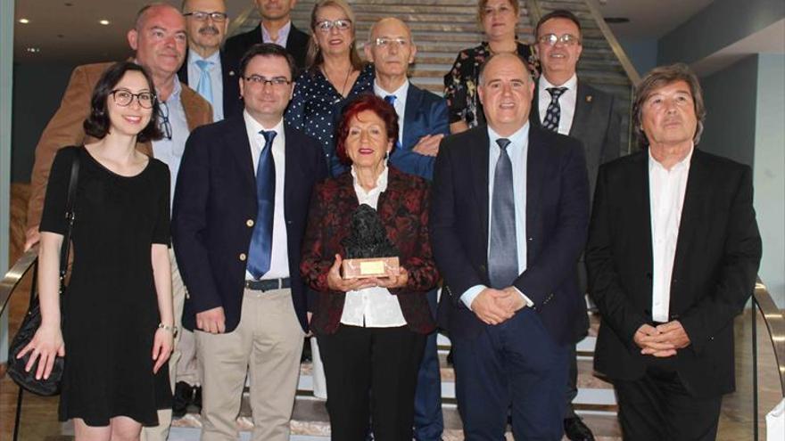 Juana Castro recibe el premio de poesía Ciudad de Cabra