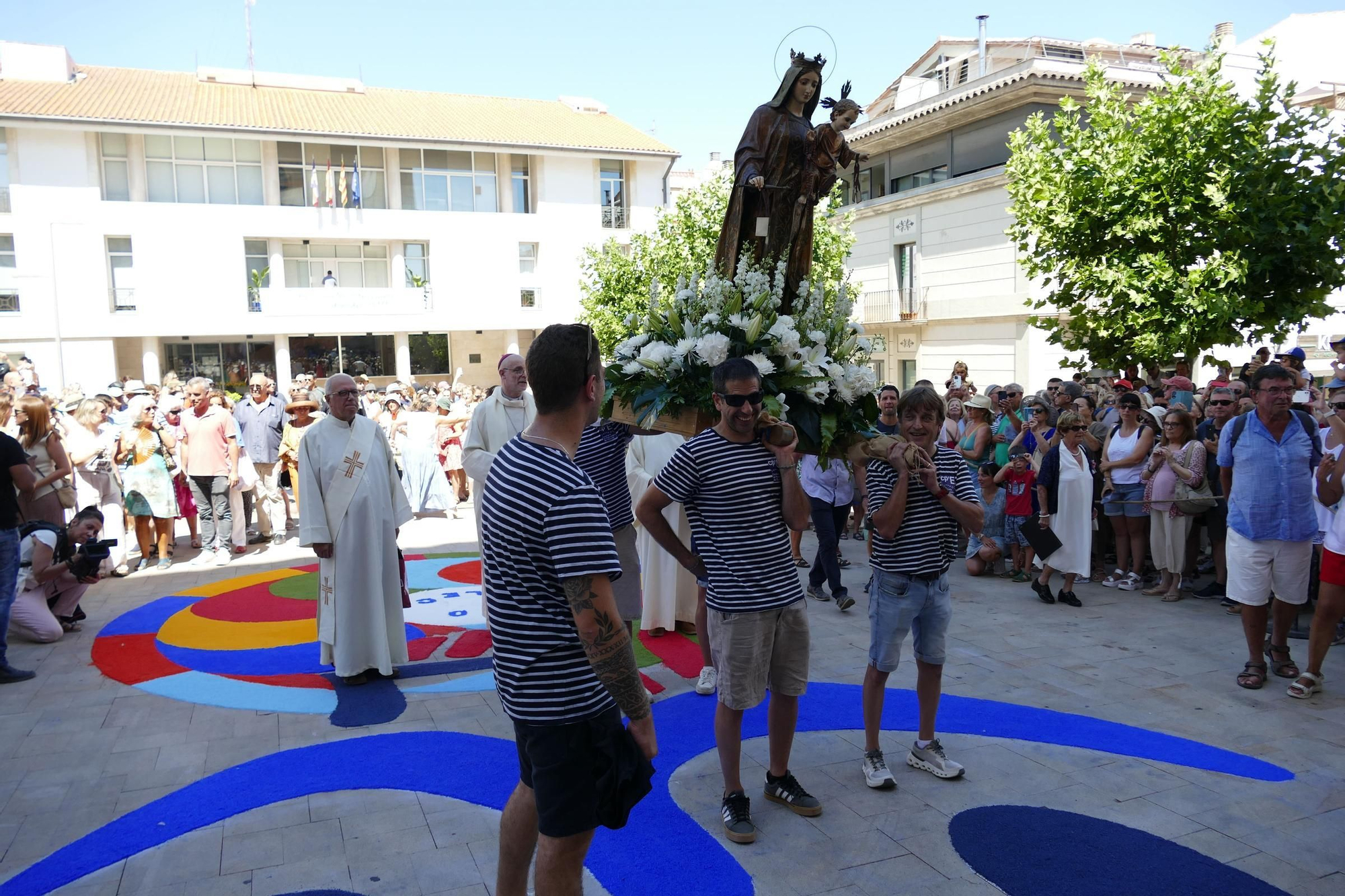 L'Escala commemora la Festa del Carme amb un sentit homenatge a les persones grans i a les seves arrels marineres