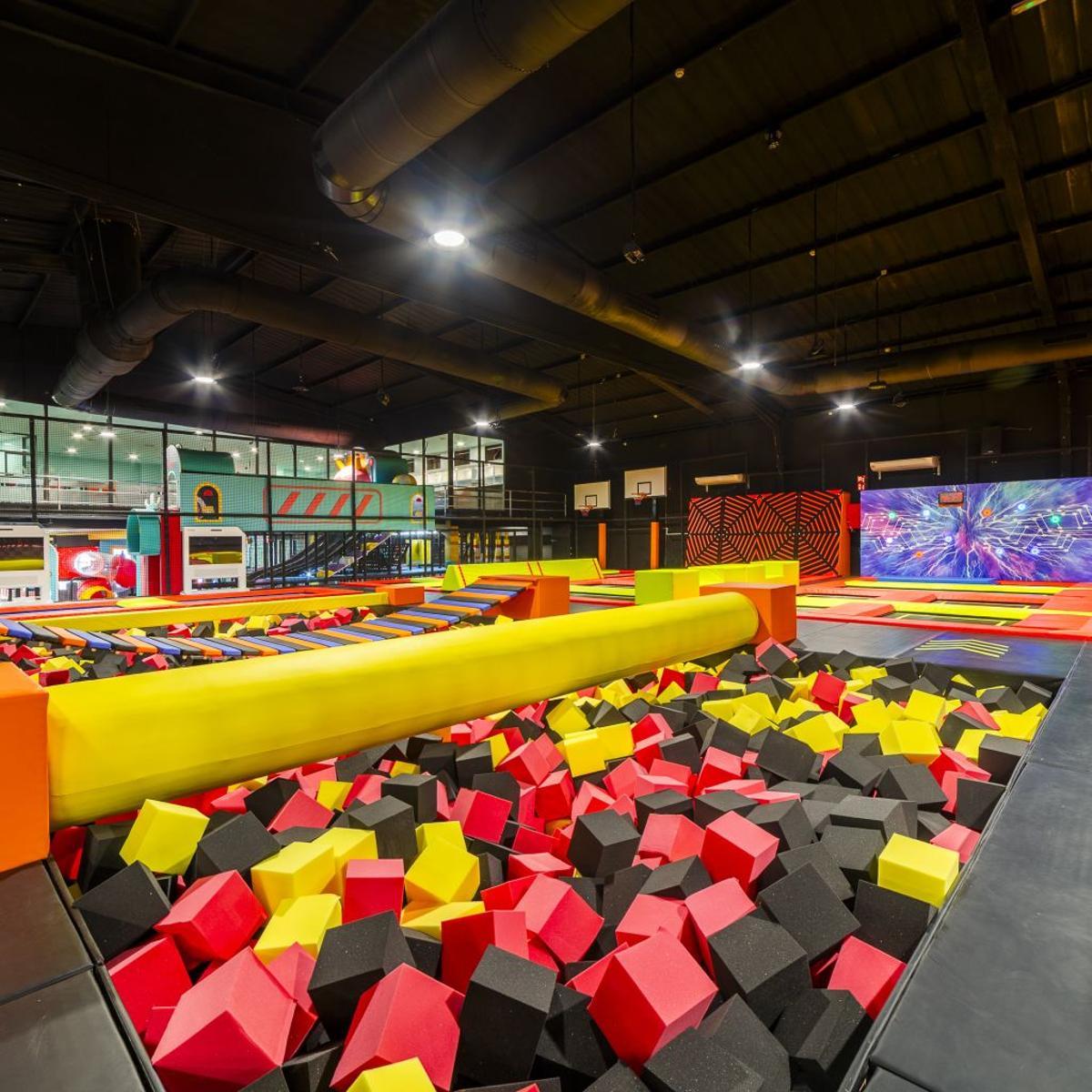 Happy Jump Vélez-Málaga, el parque de atracciones con saltos y toboganes que abrirá sus puertas este mes