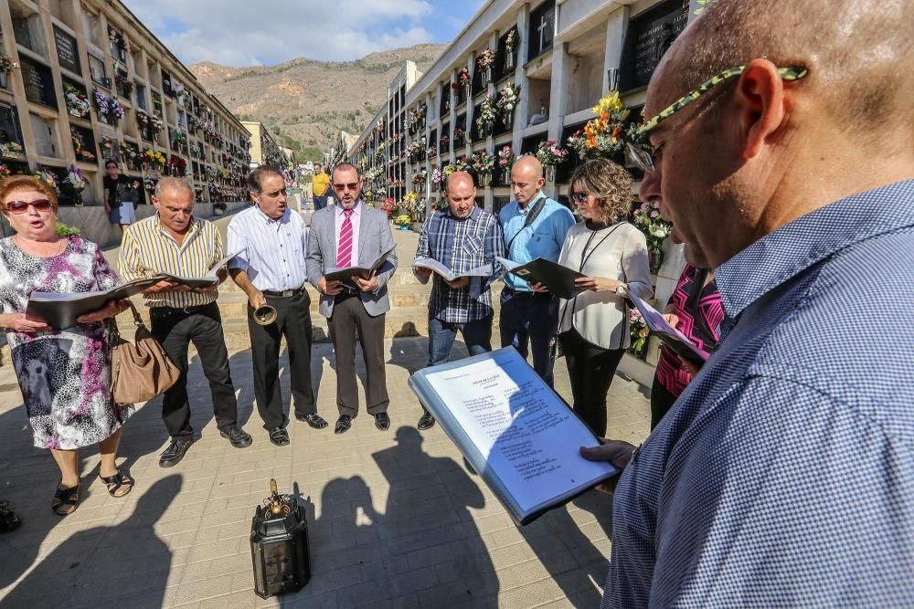 Los auroros ponen voz en Orihuela a Todos Santos