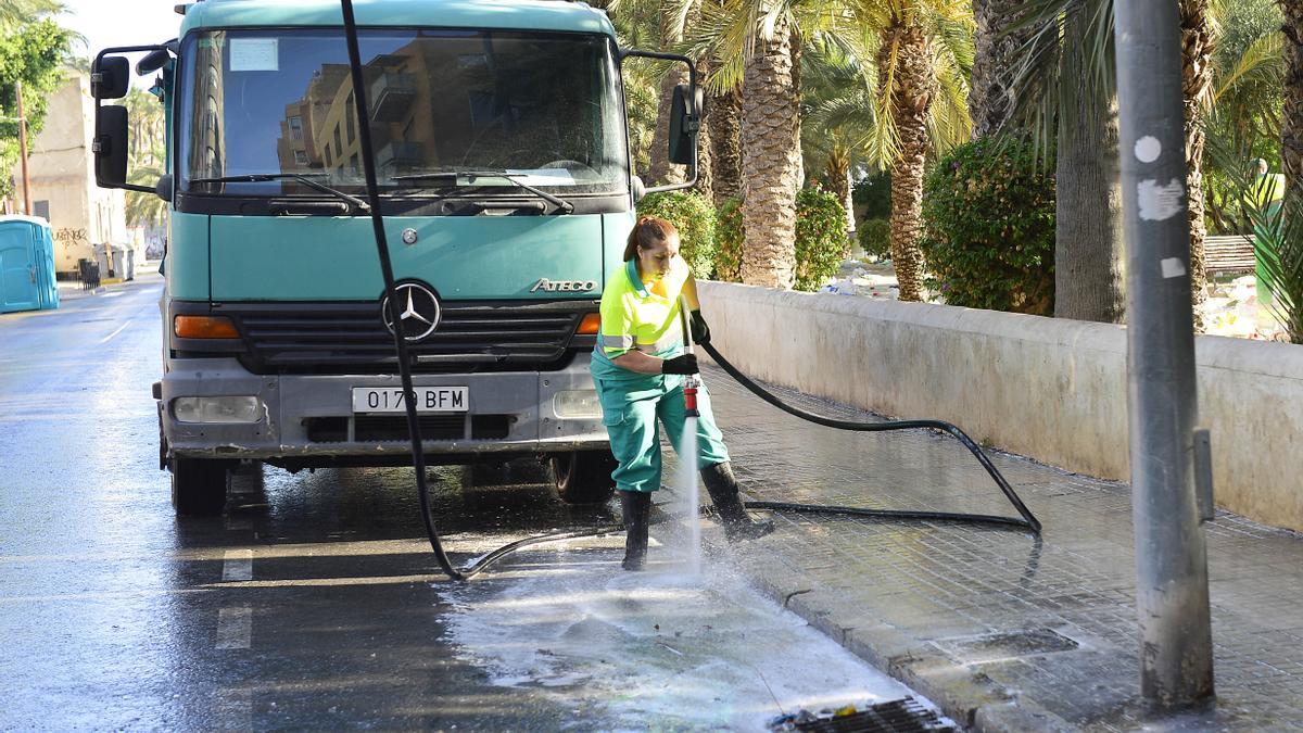 Trabajos de limpieza en Elche.