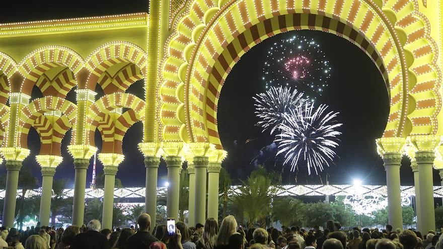Lluvia de luces para comenzar la Feria de Córdoba