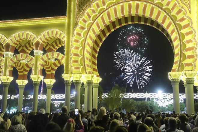 Fuegos y luz para el inicio de la Feria de Córdoba