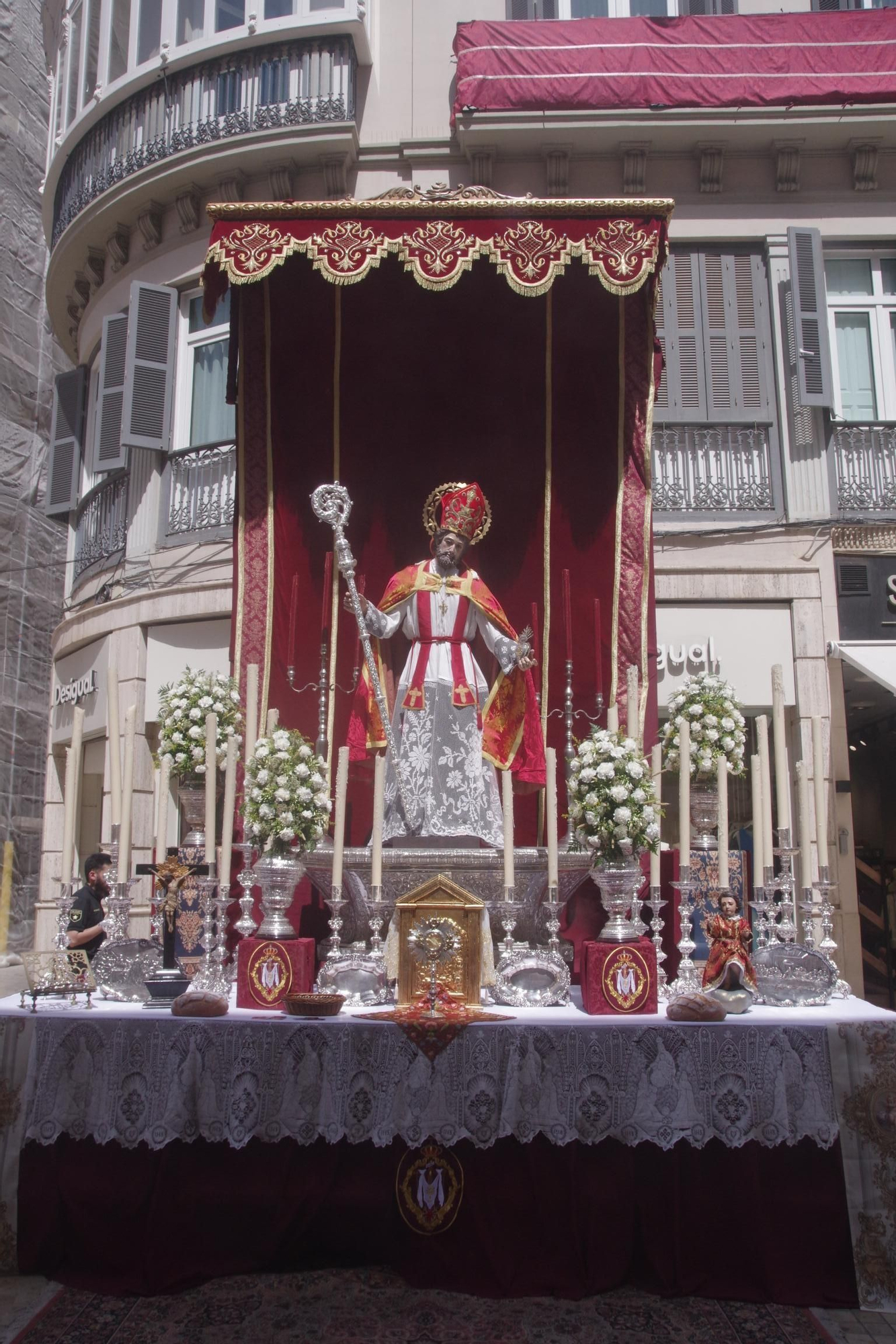 Altar montado por Descendimiento para la procesión del Corpus de Málaga 2025.JPG
