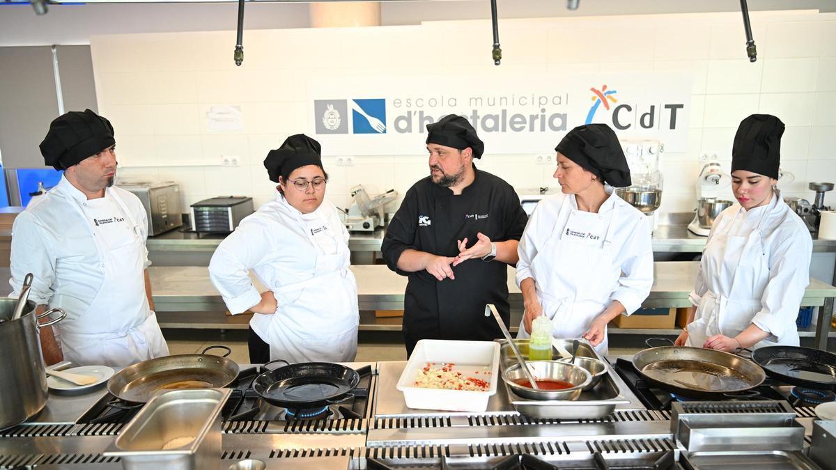 Éxito de la formación de cocinero y sala en la Escuela Municipal del Hostelería de Elche