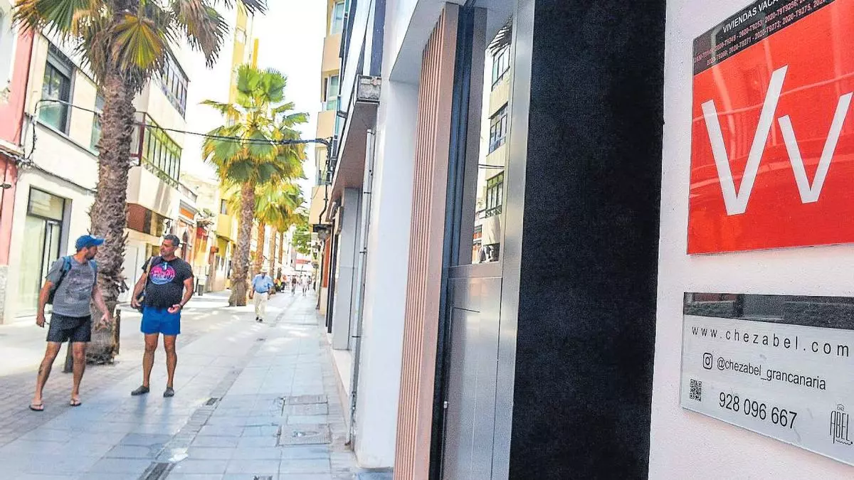 La oferta en alquiler turístico crece seis veces más rápido que la hotelera en Canarias
