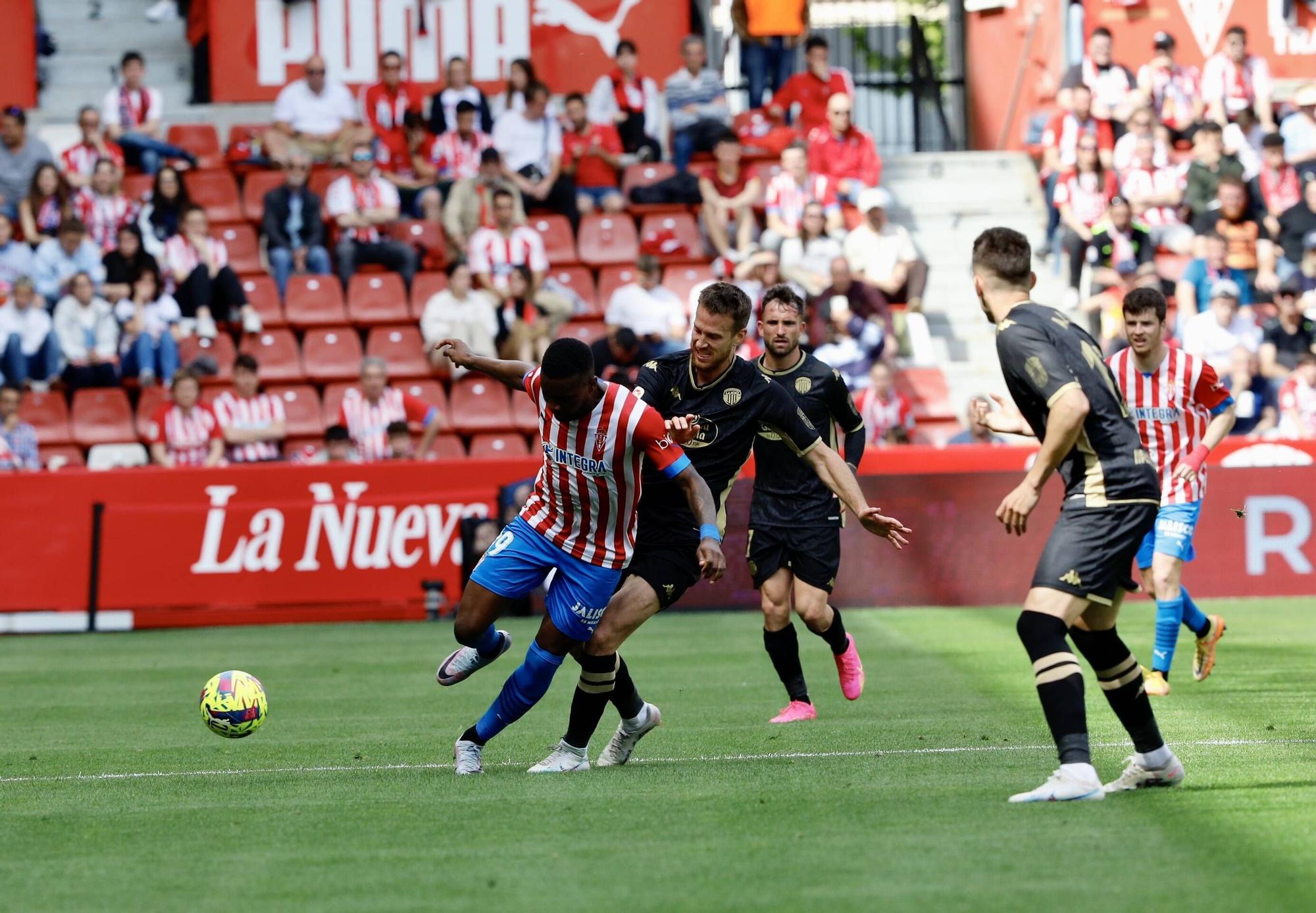 EN IMÁGENES: El Sporting vence al Lugo en El Molinón con un gran ambiente