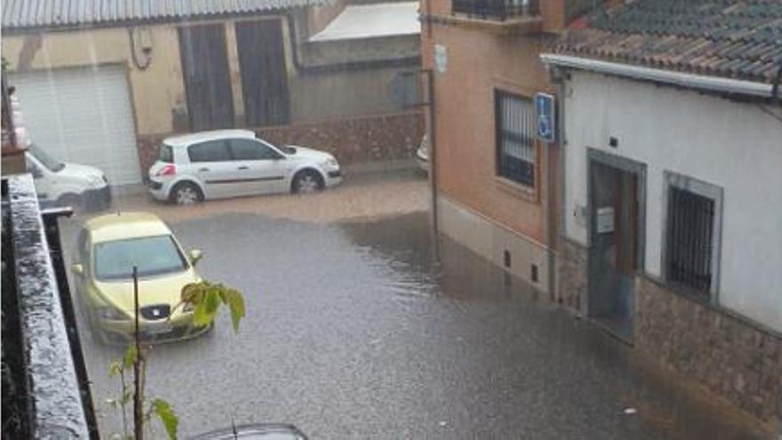 Calle de Moncada, ayer a última hora de la tarde.