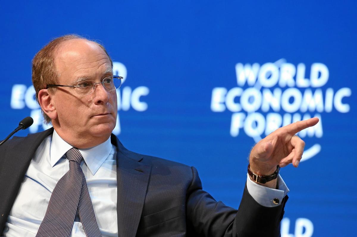 Imagen de archivo de Laurence Fink, director ejectuvio de BlackRock, en una edición del World Economic Forum. El magnate afirma que “la IA generará enormes beneficios, pero no para todos”.