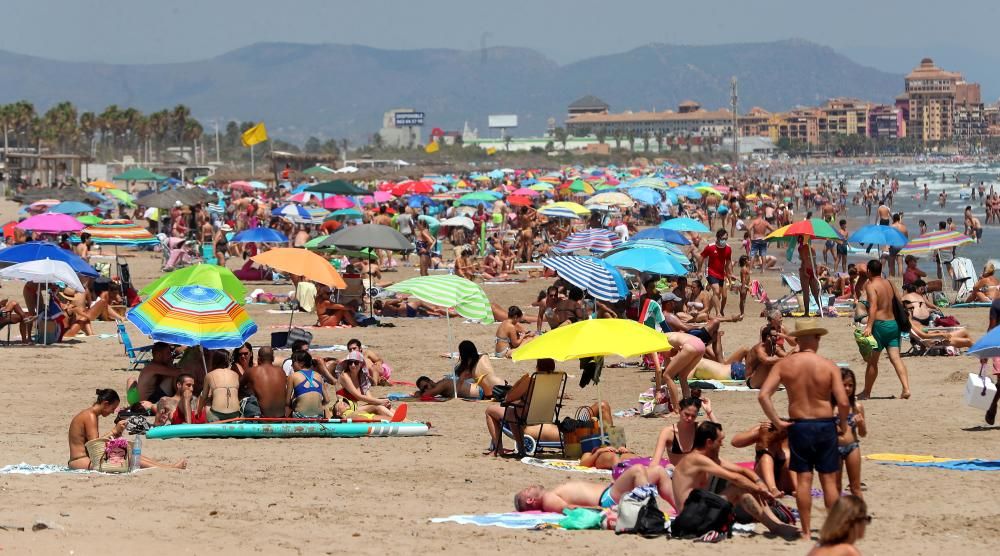 Playas en València medio vacías en el primer fin de semana de agosto